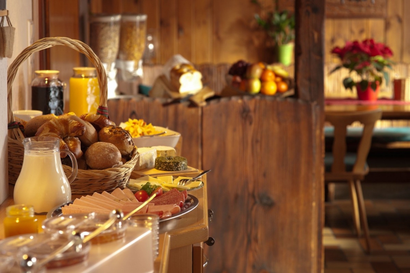 boulangerie-ST MARTIN VESUBIE-min_breakfast_buffet_food_restaurant_meal_hotel_plate_fresh-718745